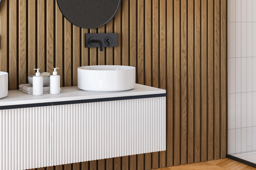 Lambri mural est une solution esthétique pour votre salle de bain