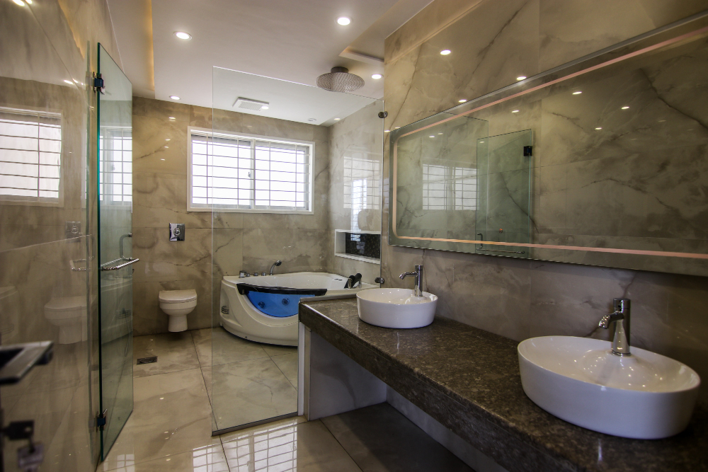  sélectionner et installer une bouche de VMC dans le plafond de votre salle de bain