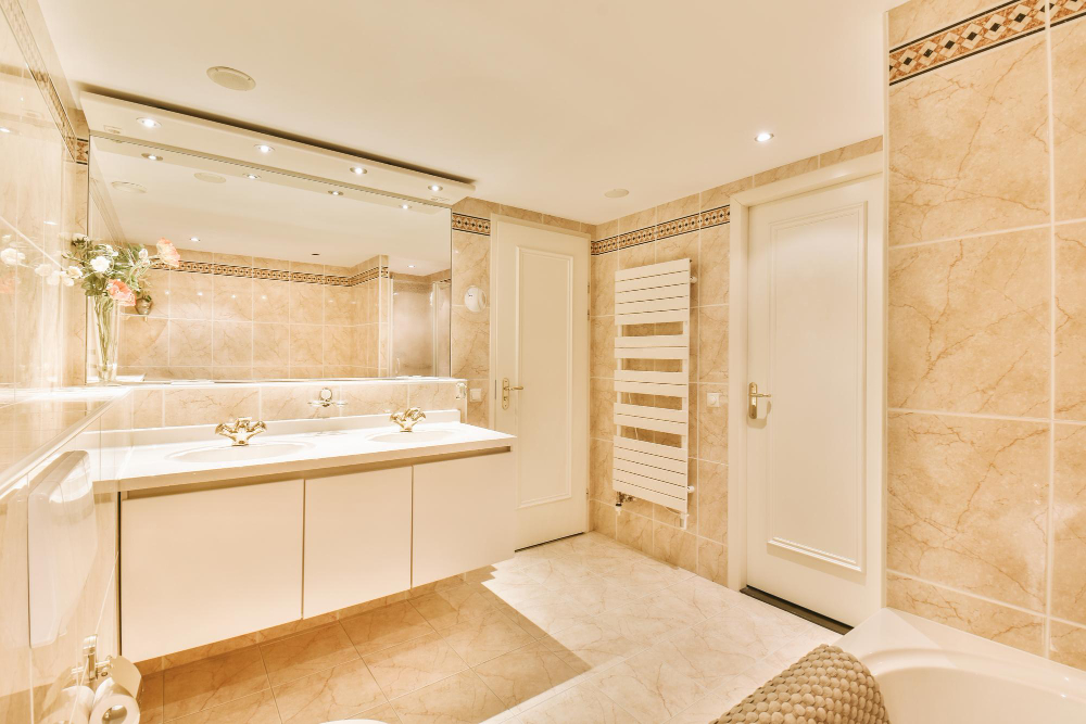  transformer une salle de bain beige en un espace élégant 