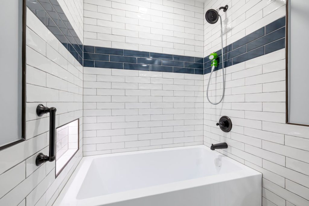 Faïence salle de bain moderne pour un design élégant et fonctionnel