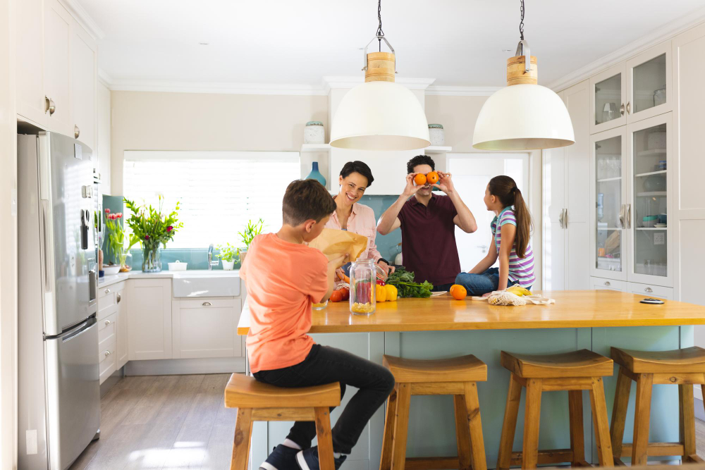Salon cuisine ouverte pour aménager un espace convivial
